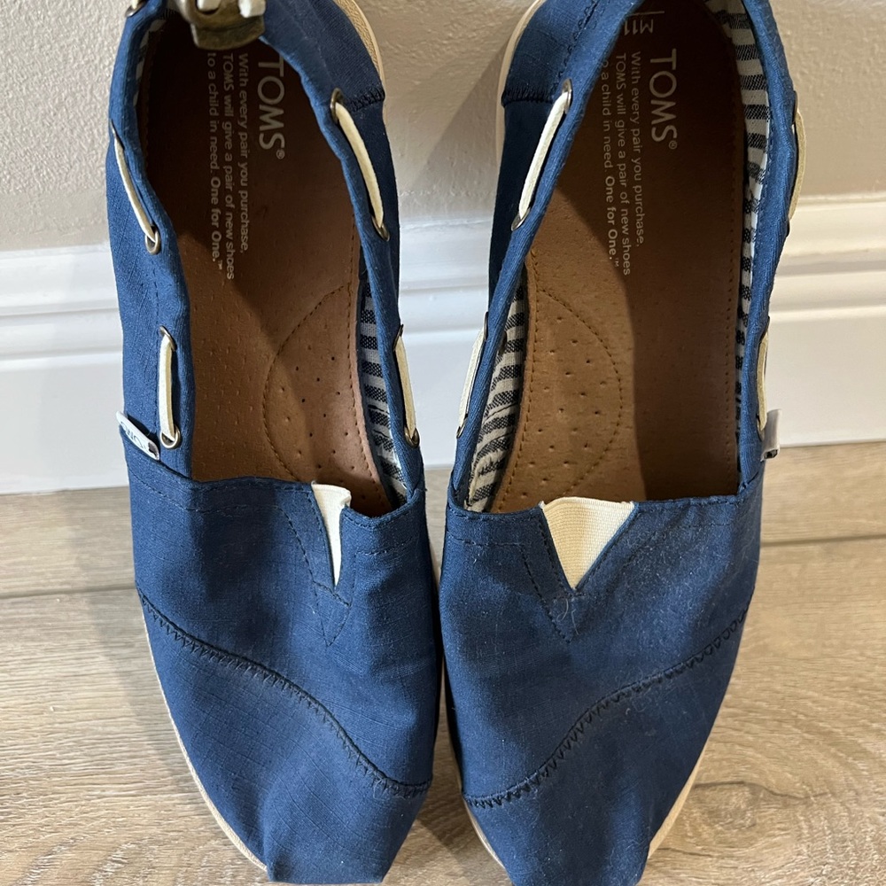 Toms Mens Size 11 Navy Shoe